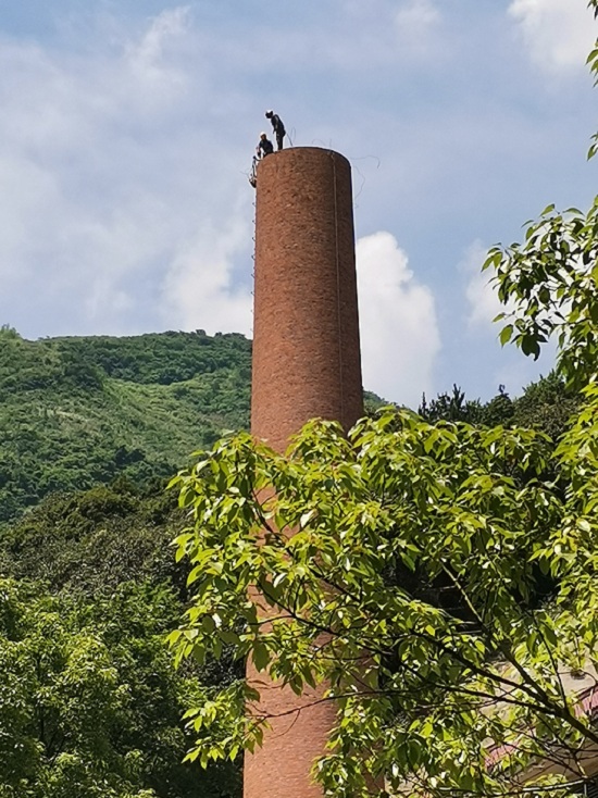 拆除煙囪公司:如何做到安全與環(huán)保雙贏？